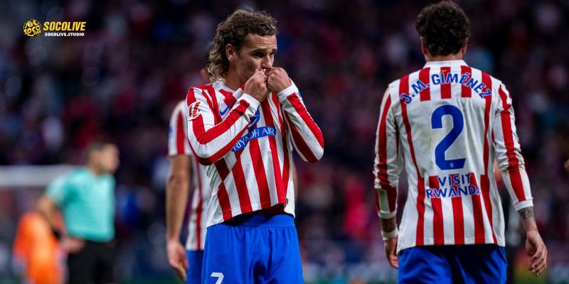 Thầy trò HLV Diego Simeone mang đến lối đá thực dụng và khối "bê tông" vững chắc trong chuyến làm khách bão táp